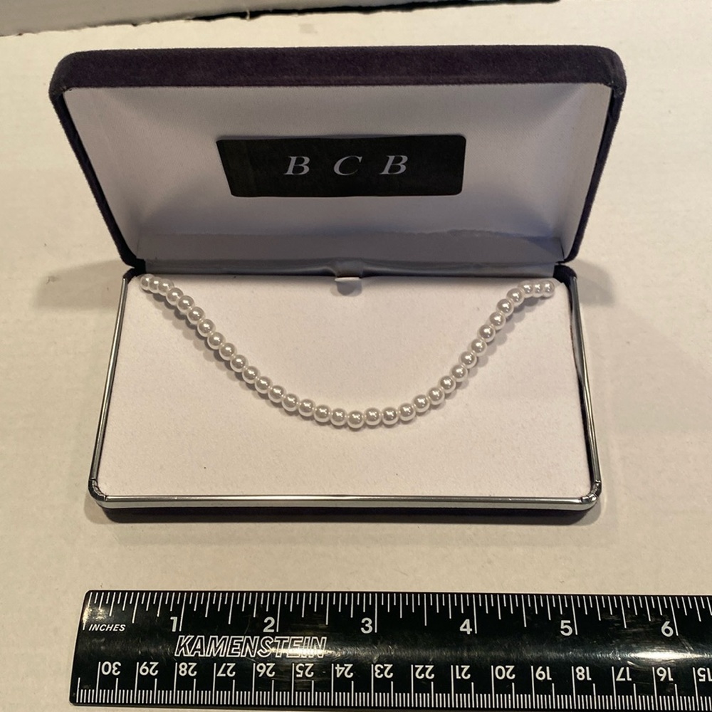 NIB 16” Strand of Faux mini pearls in felt gift box